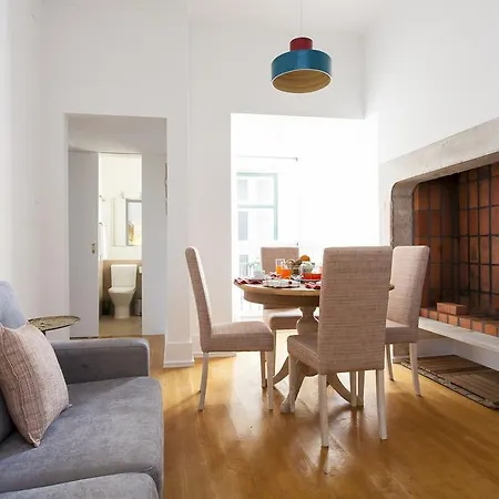 Downtown River Views | Rentexperience Apartman