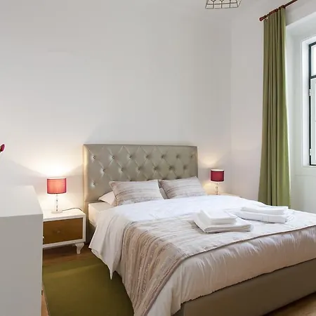 Downtown River Views | Rentexperience Apartman